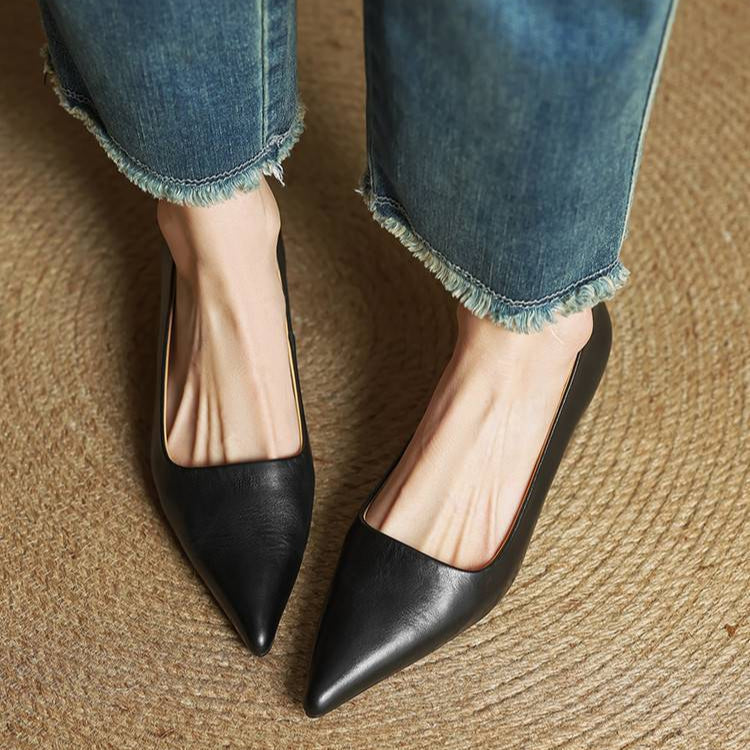Elvora London™ – Celeste Pointed-Toe Leather Pumps