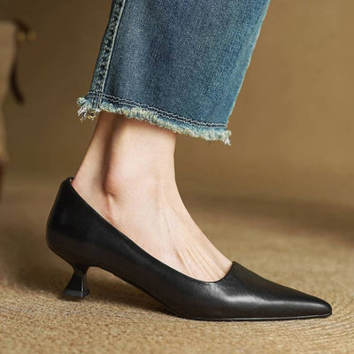 Elvora London™ – Celeste Pointed-Toe Leather Pumps