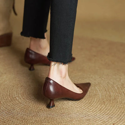 Elvora London™ – Celeste Pointed-Toe Leather Pumps