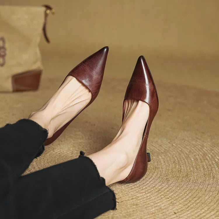 Elvora London™ – Celeste Pointed-Toe Leather Pumps