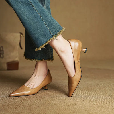 Elvora London™ – Celeste Pointed-Toe Leather Pumps