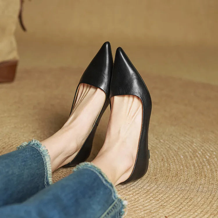 Elvora London™ – Celeste Pointed-Toe Leather Pumps