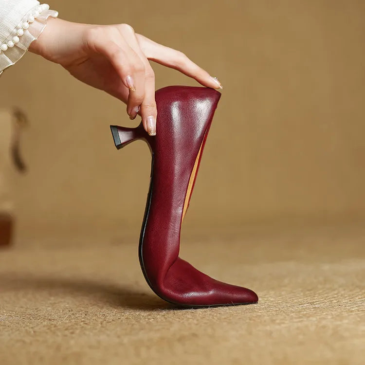Elvora London™ – Celeste Pointed-Toe Leather Pumps