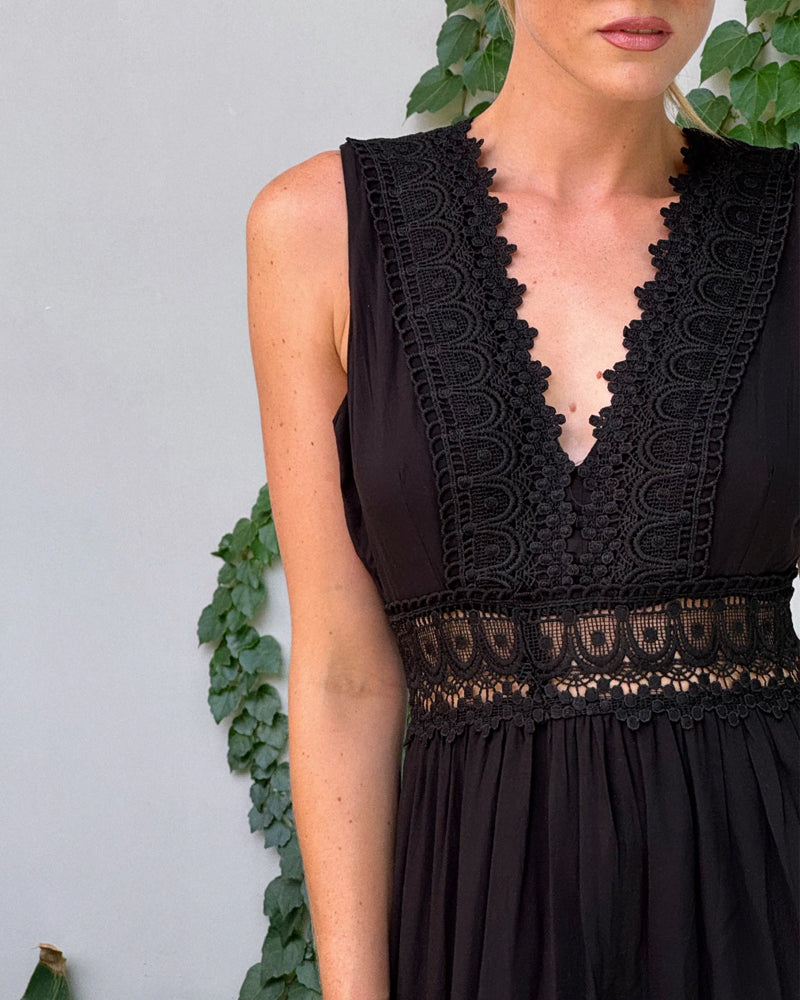 Elvora London™ – Liora Crochet Lace Midi Dress